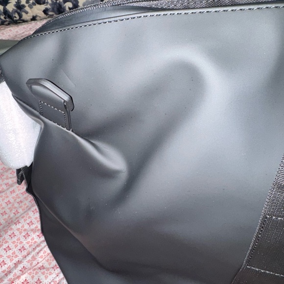 NWT Rains Hilo Black Weekend Bag - Picture 4 of 7